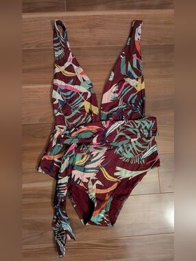 Oysho Tropical One-Piece Swimsuit - Large (EUC)